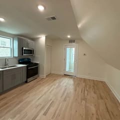 Logan Sq Apt | King Bed | Games | Near Blue Line